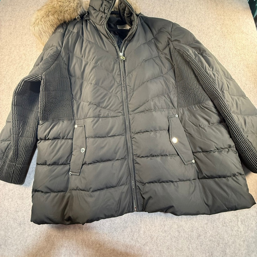Michael Michael Kors Black Chevron Puffer Jacket‎ Faux Fur Hood Smocked Sides 2X